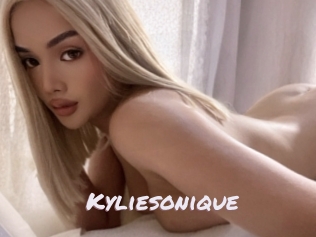 Kyliesonique