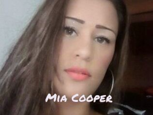 Mia_Cooper