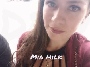 Mia_milk