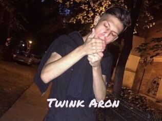 Twink_Aron